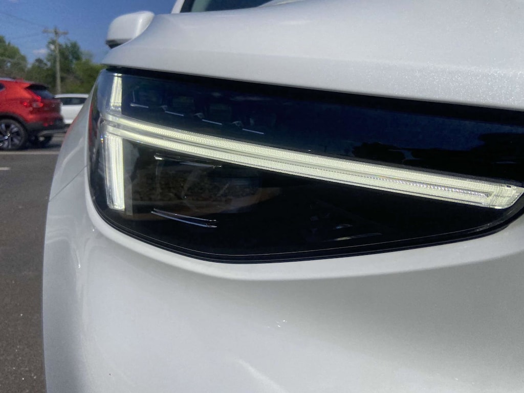 New 2025 Volvo XC40 B5 Ultra Bright Theme SUV