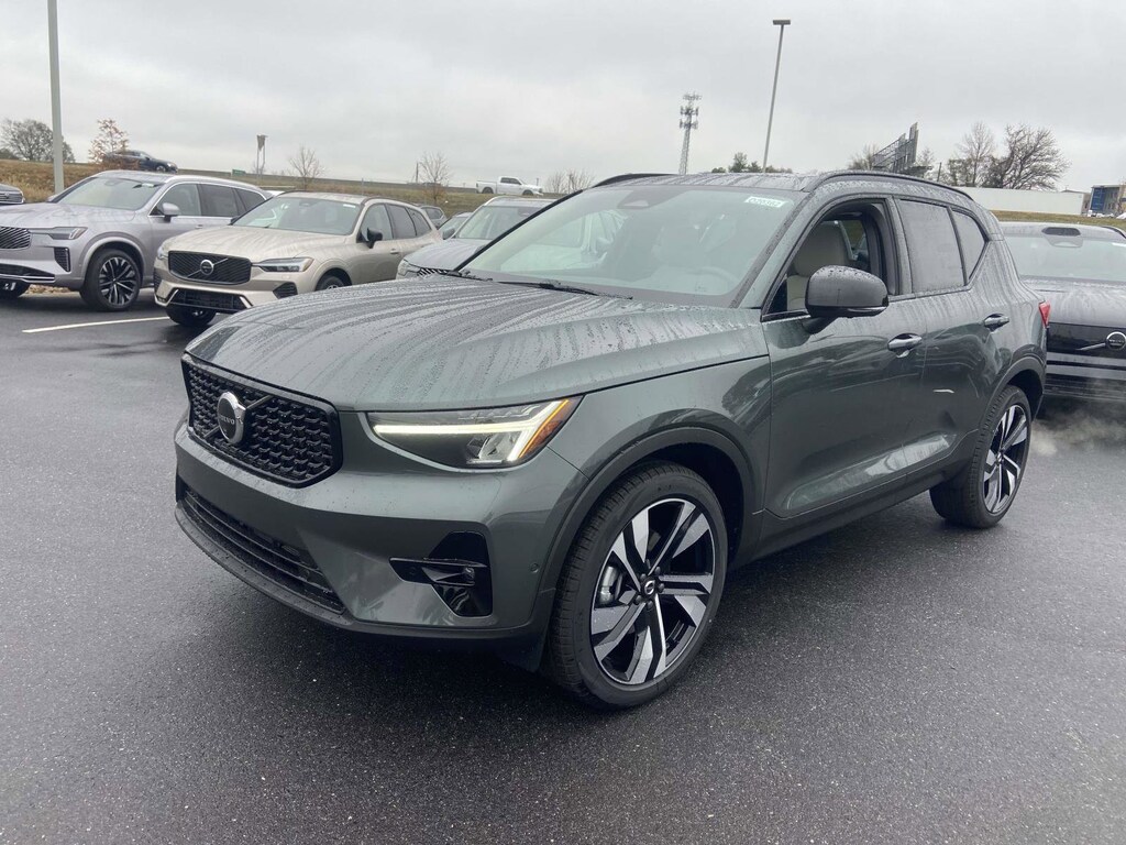 New 2026 Volvo XC40 B4 Plus SUV