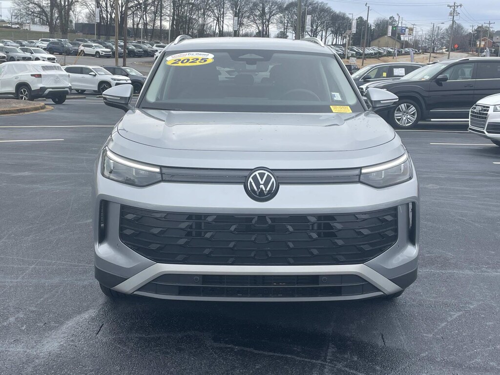 Used 2025 Volkswagen Tiguan 2.0T SE SUV