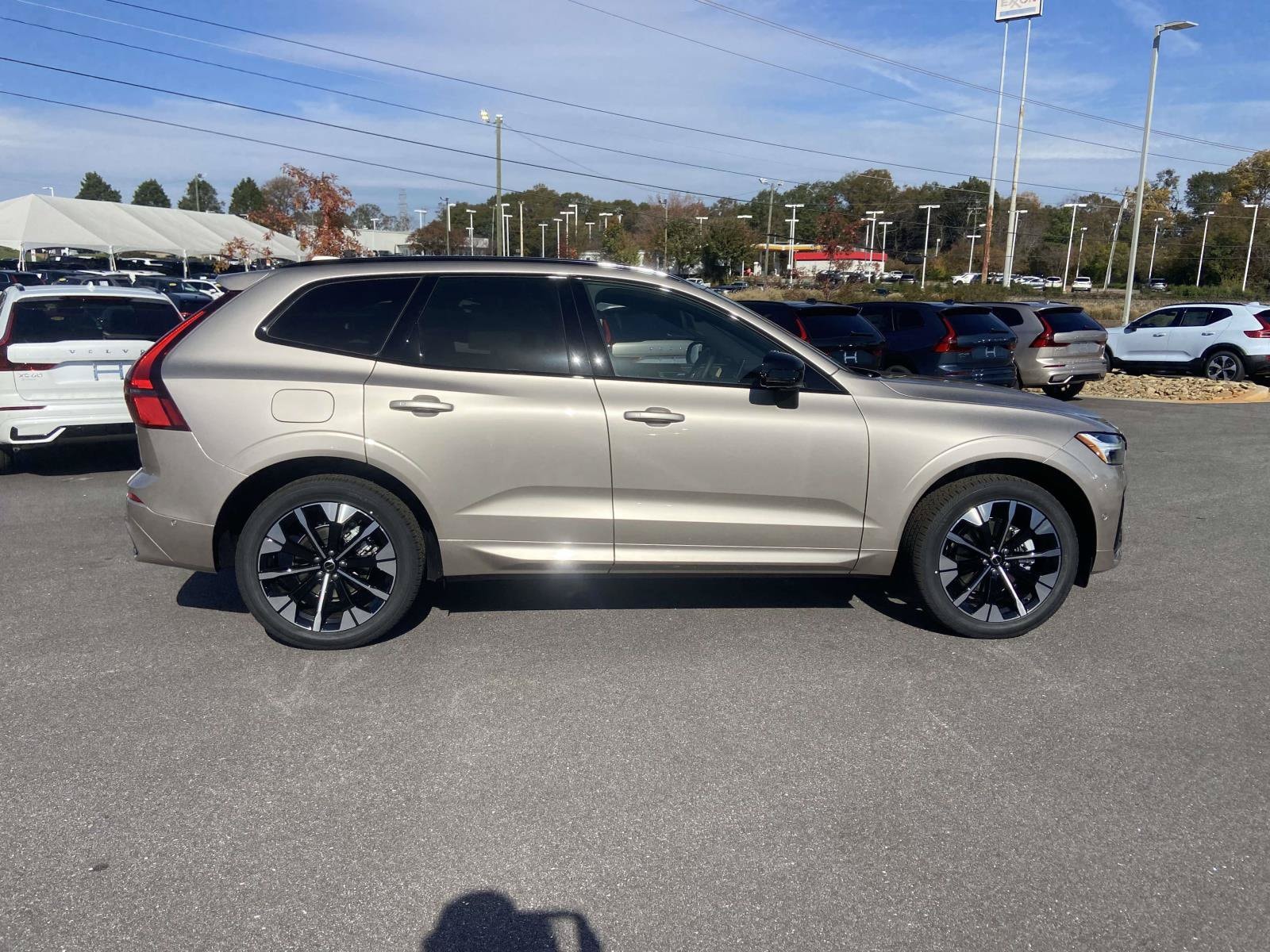 2026 Volvo XC60 Plus - Photo 10