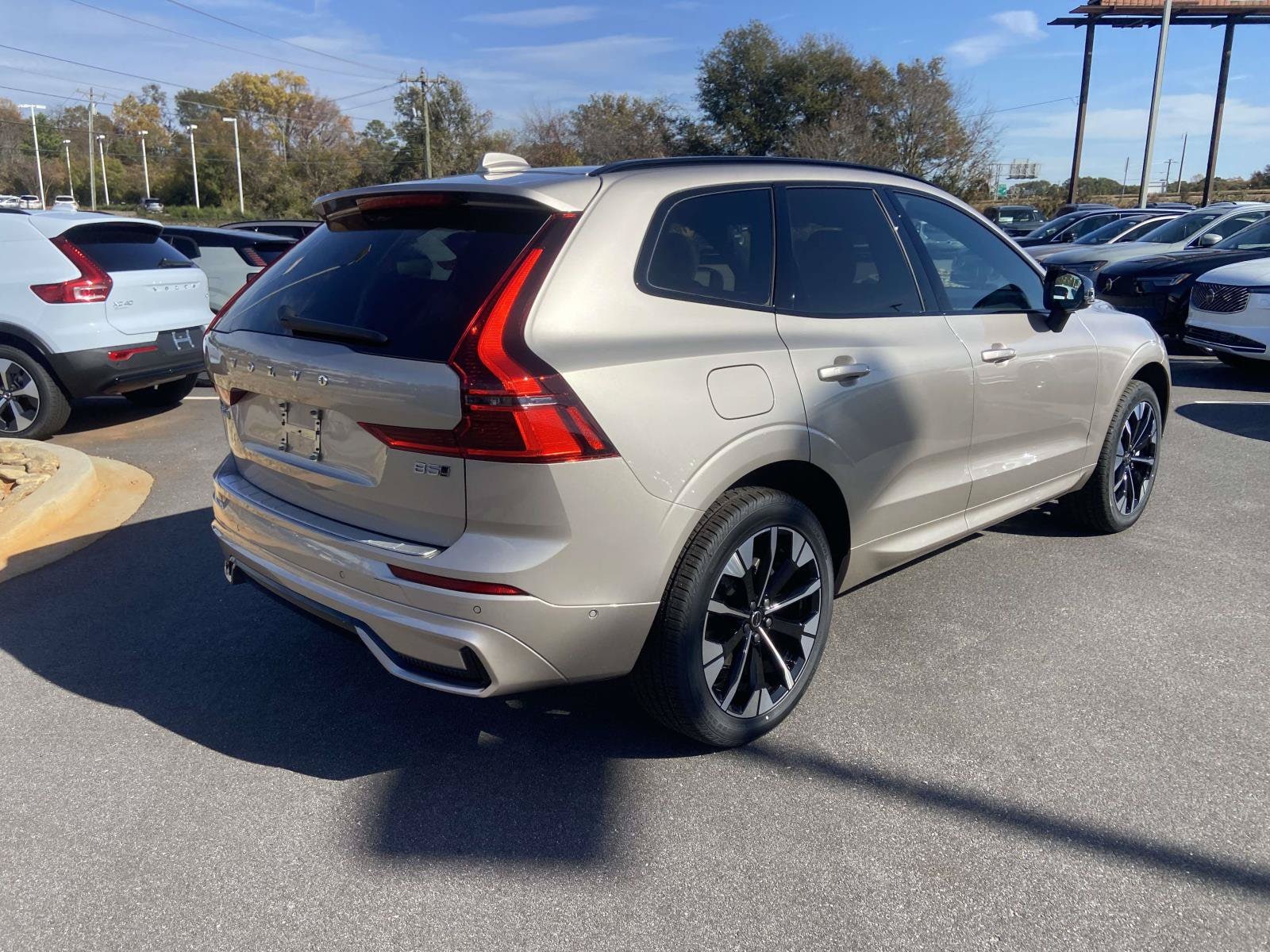 2026 Volvo XC60 Plus - Photo 9