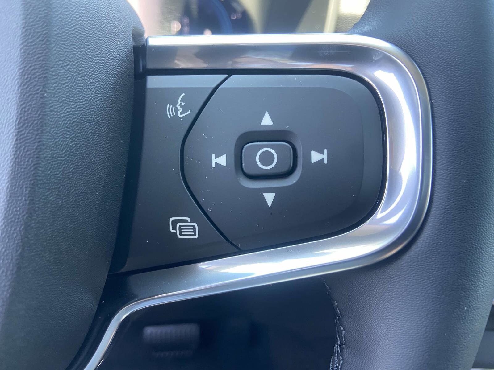 2025 Volvo XC40 Ultra - Photo 23