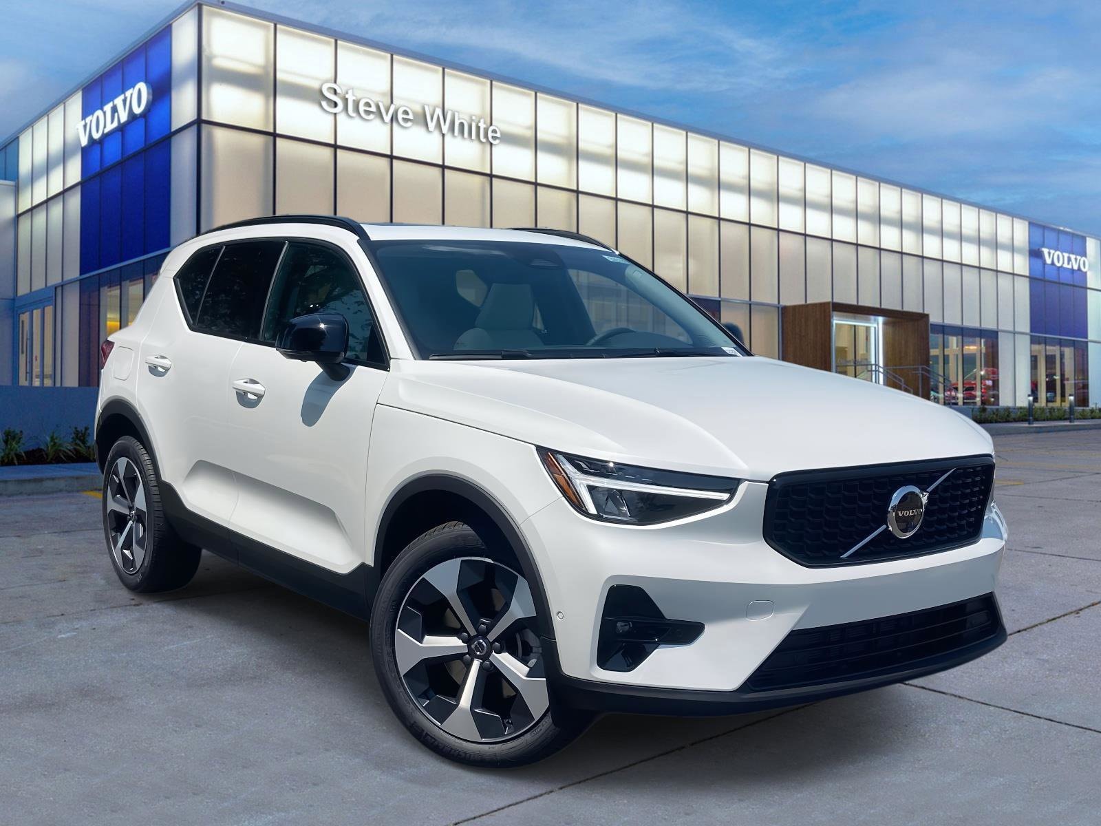 2026 Volvo XC40 Plus's photo