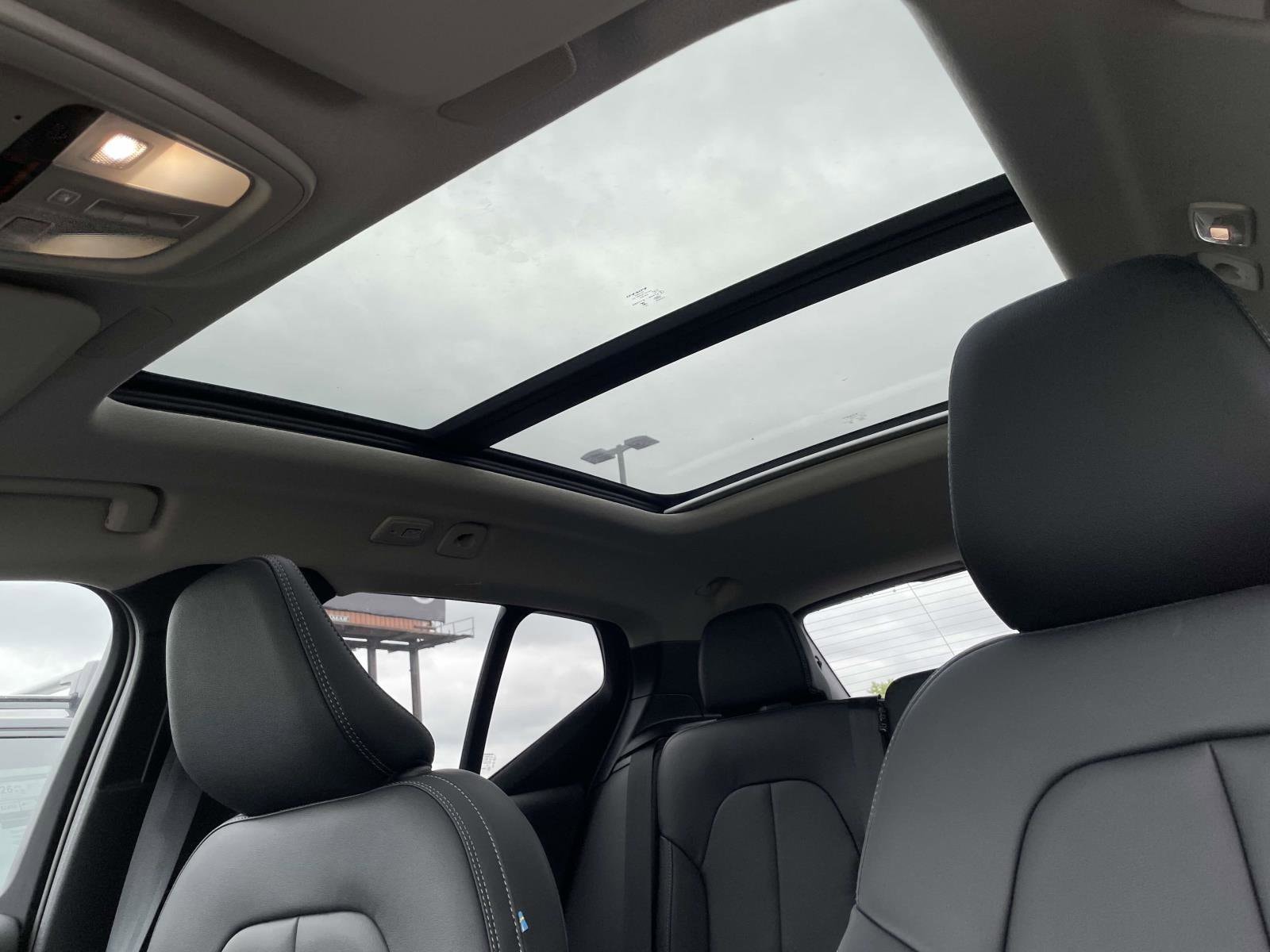 2025 Volvo XC40 Ultra - Photo 30