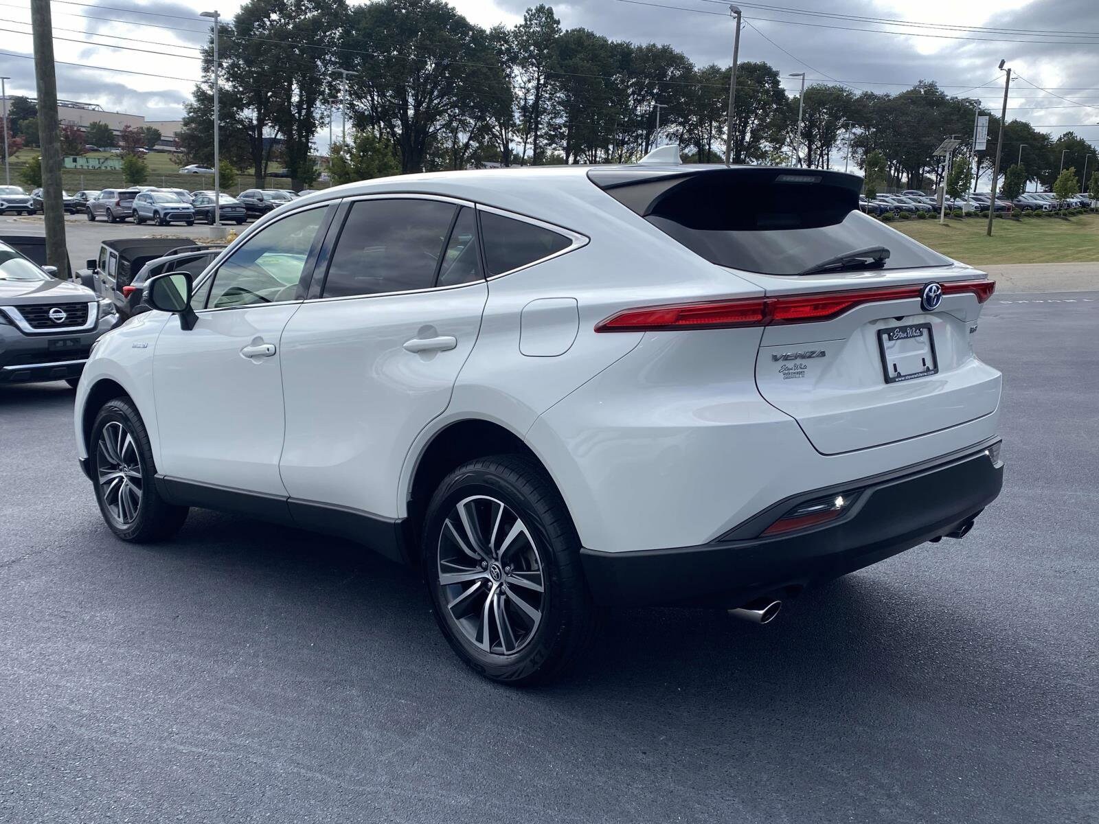 2021 Toyota Venza LE photo 4