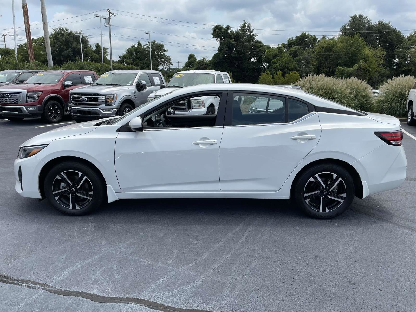 2024 Nissan Sentra SV photo 4