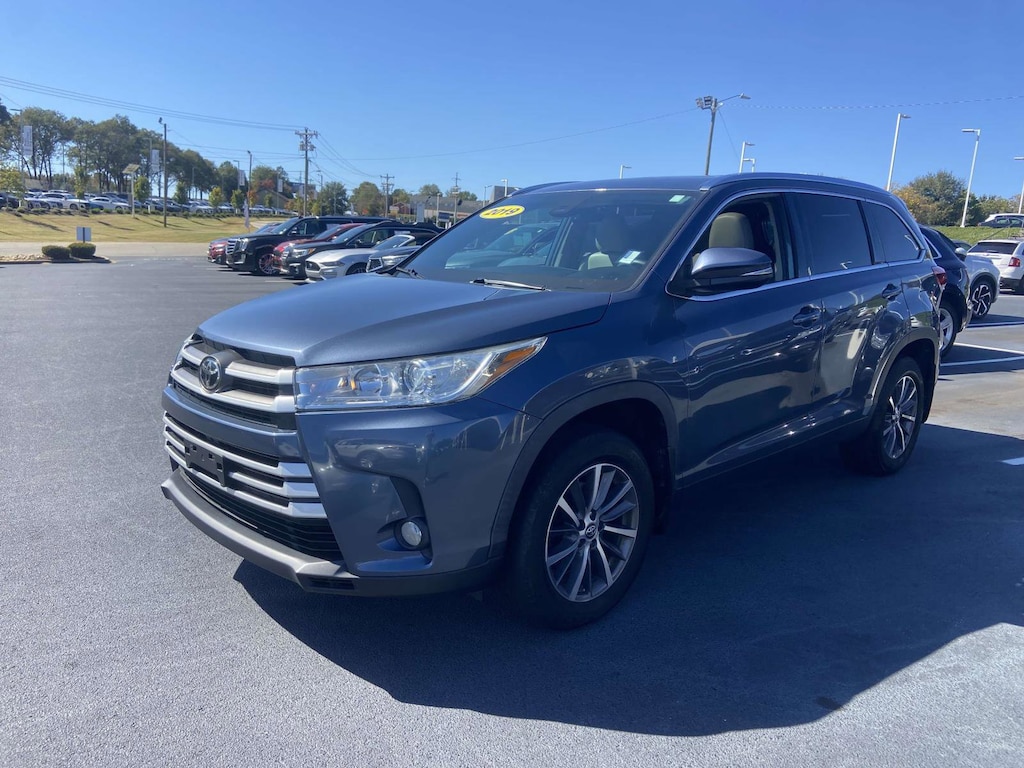 Used 2019 Toyota Highlander XLE V6 SUV