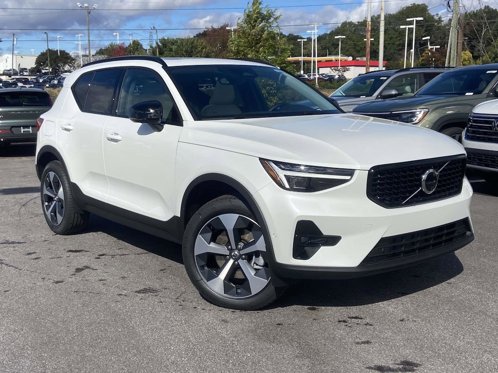 New 2026 Volvo XC40 B5 Plus SUV