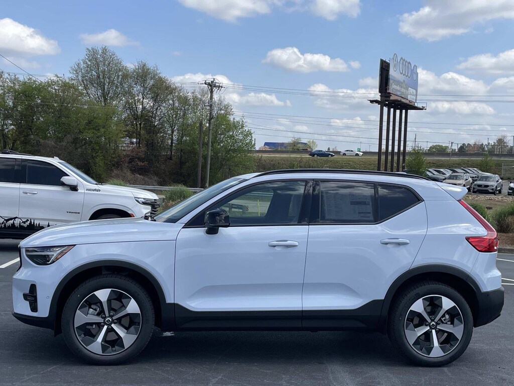 New 2026 Volvo XC40 B5 Plus SUV