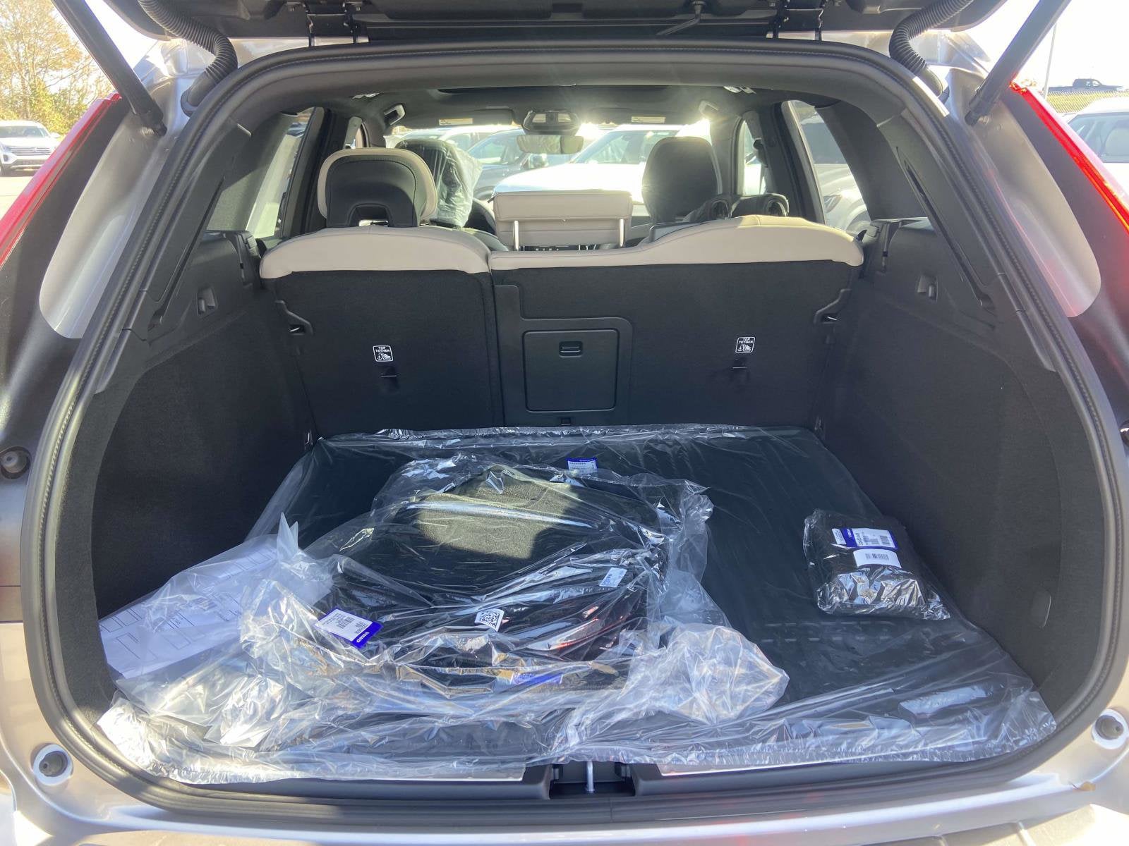 2026 Volvo XC60 Plus - Photo 12