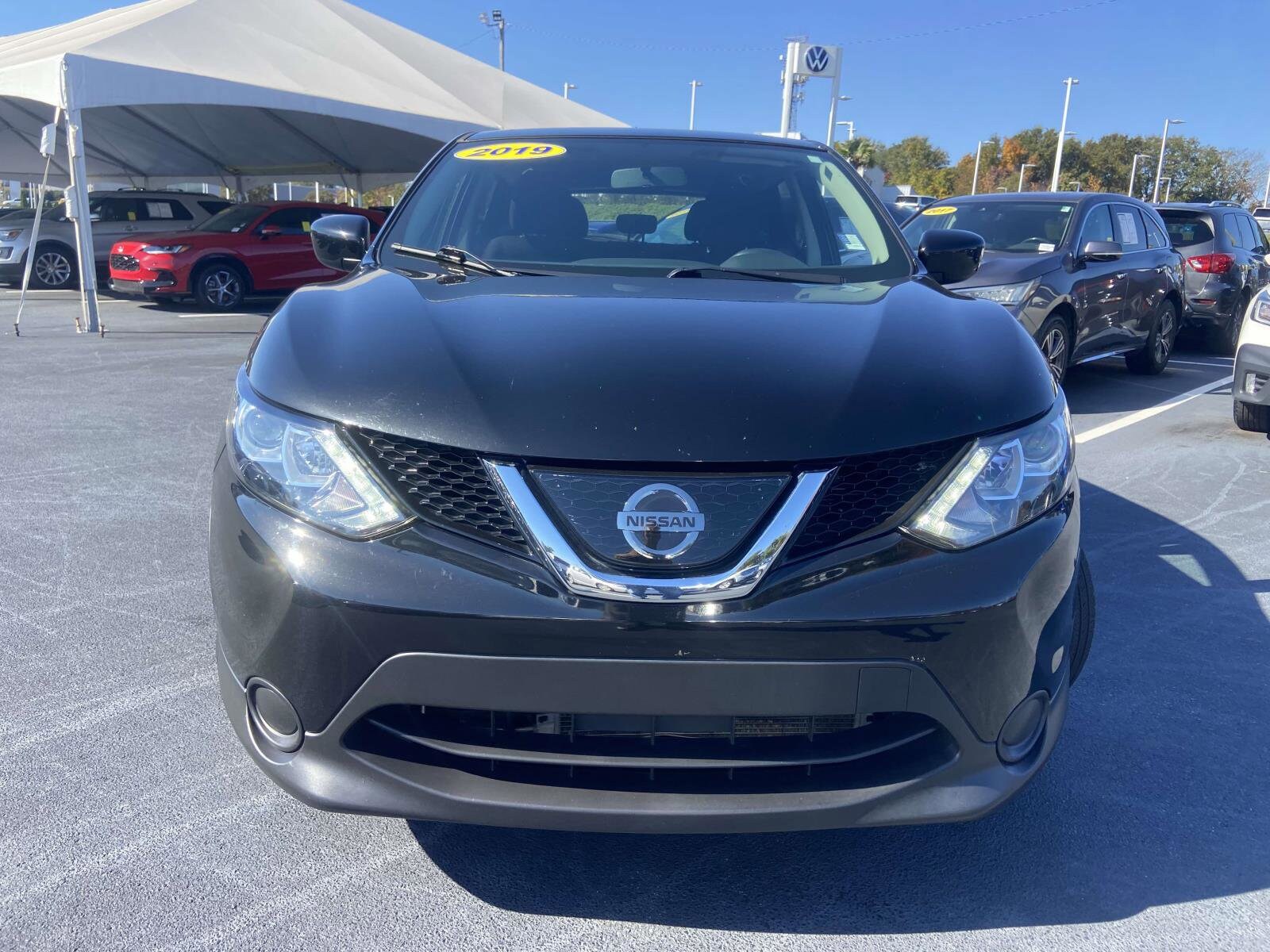 2019 Nissan Rogue Sport S photo 2