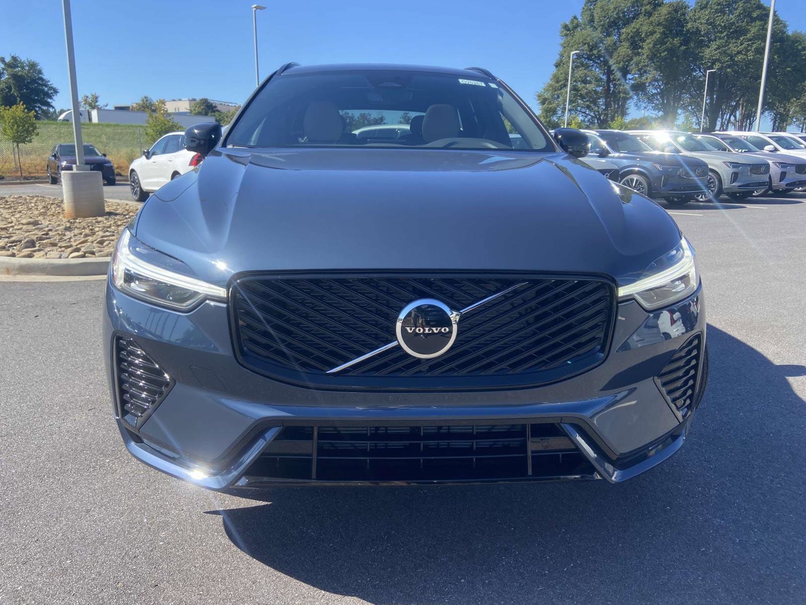 2026 Volvo XC60 Core - Photo 2
