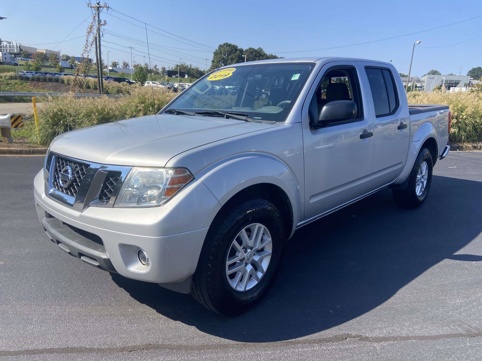 2019 Nissan Frontier SV Crew Cab photo 3