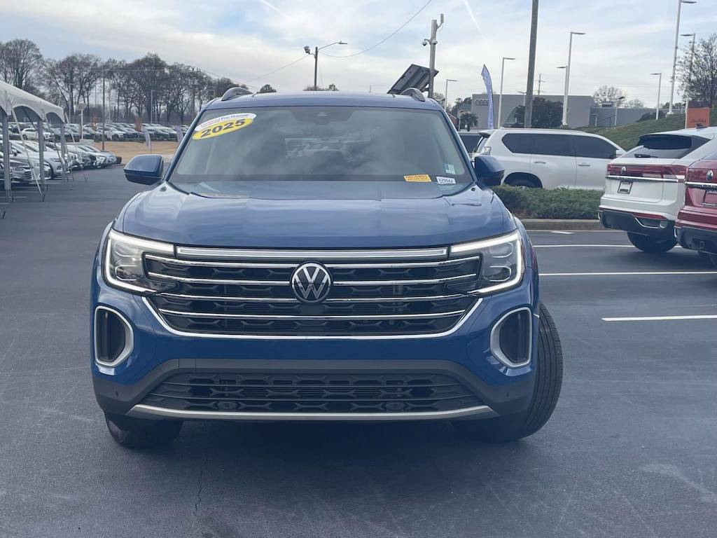 Used 2025 Volkswagen Atlas 2.0T SE w/Technology SUV