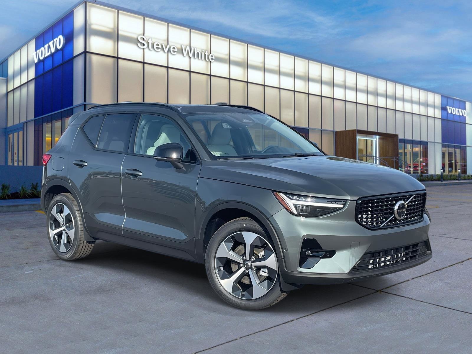 2026 Volvo XC40 Plus's photo