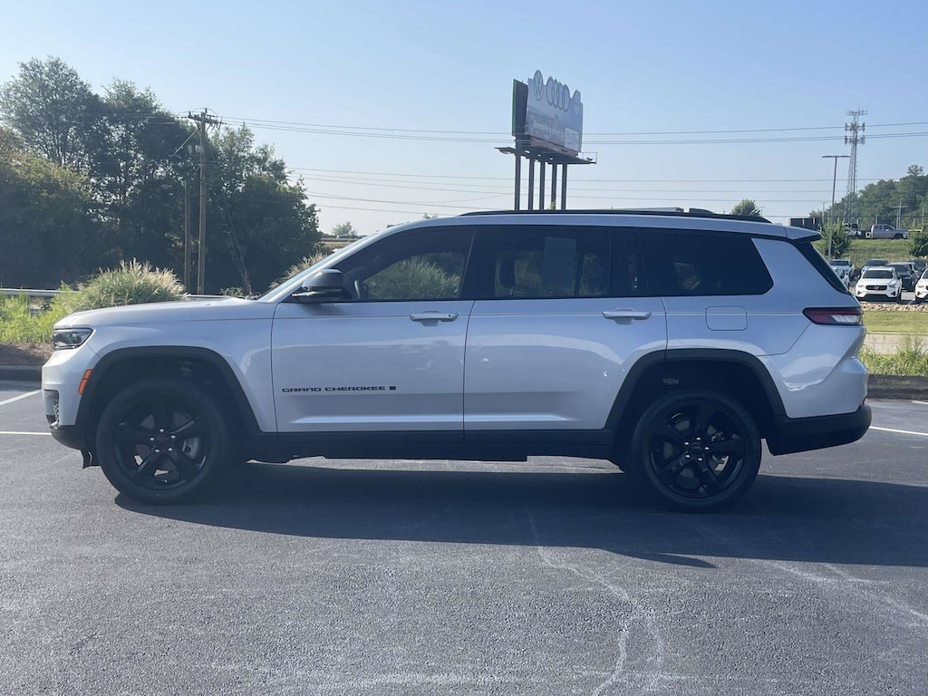 Used 2023 Jeep Grand Cherokee L Laredo SUV