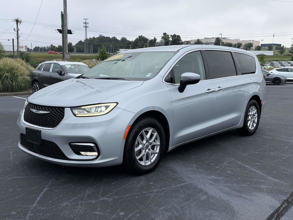 Used 2023 Chrysler Pacifica Touring L Van Passenger Van