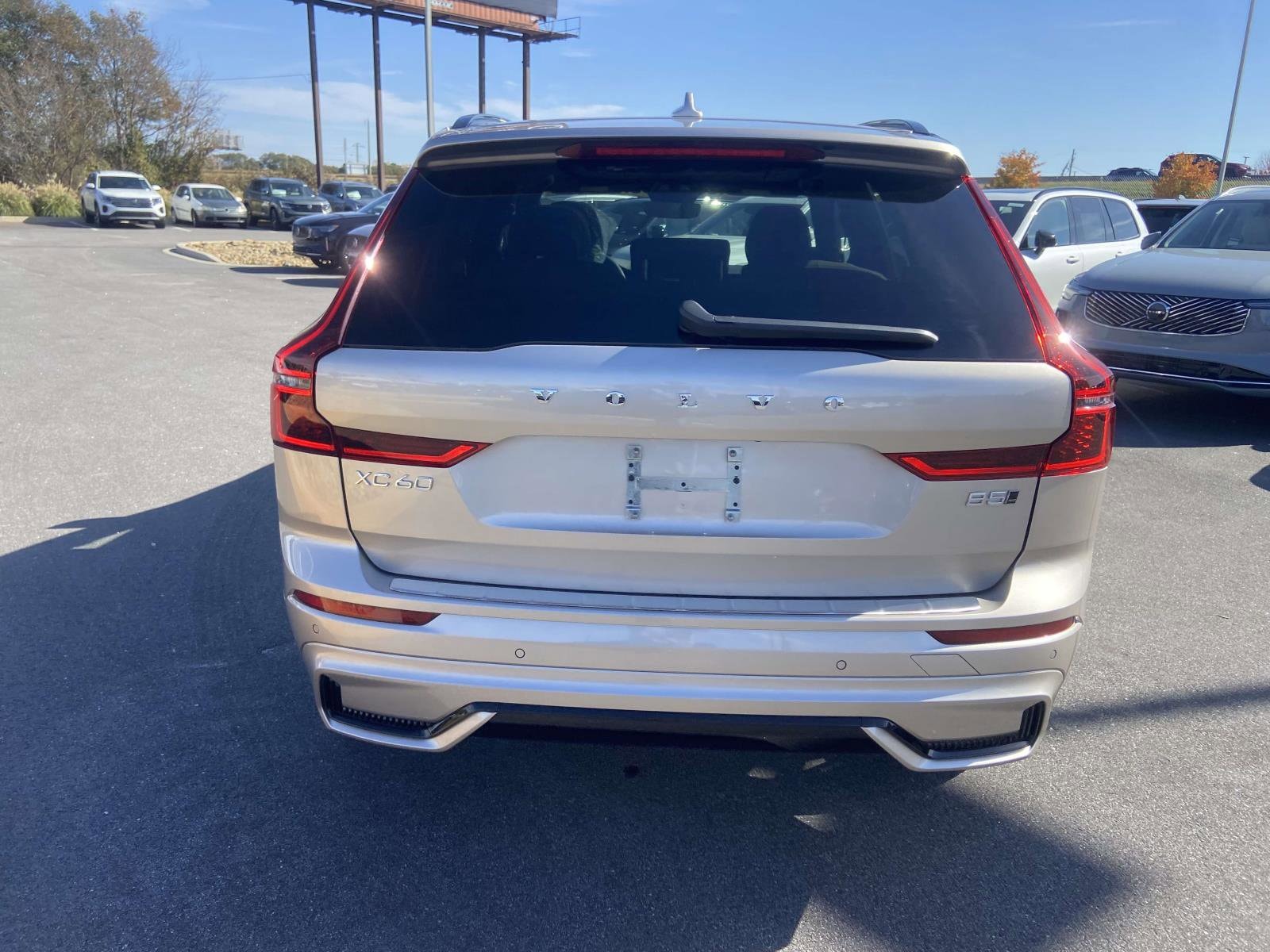 2026 Volvo XC60 Plus - Photo 8