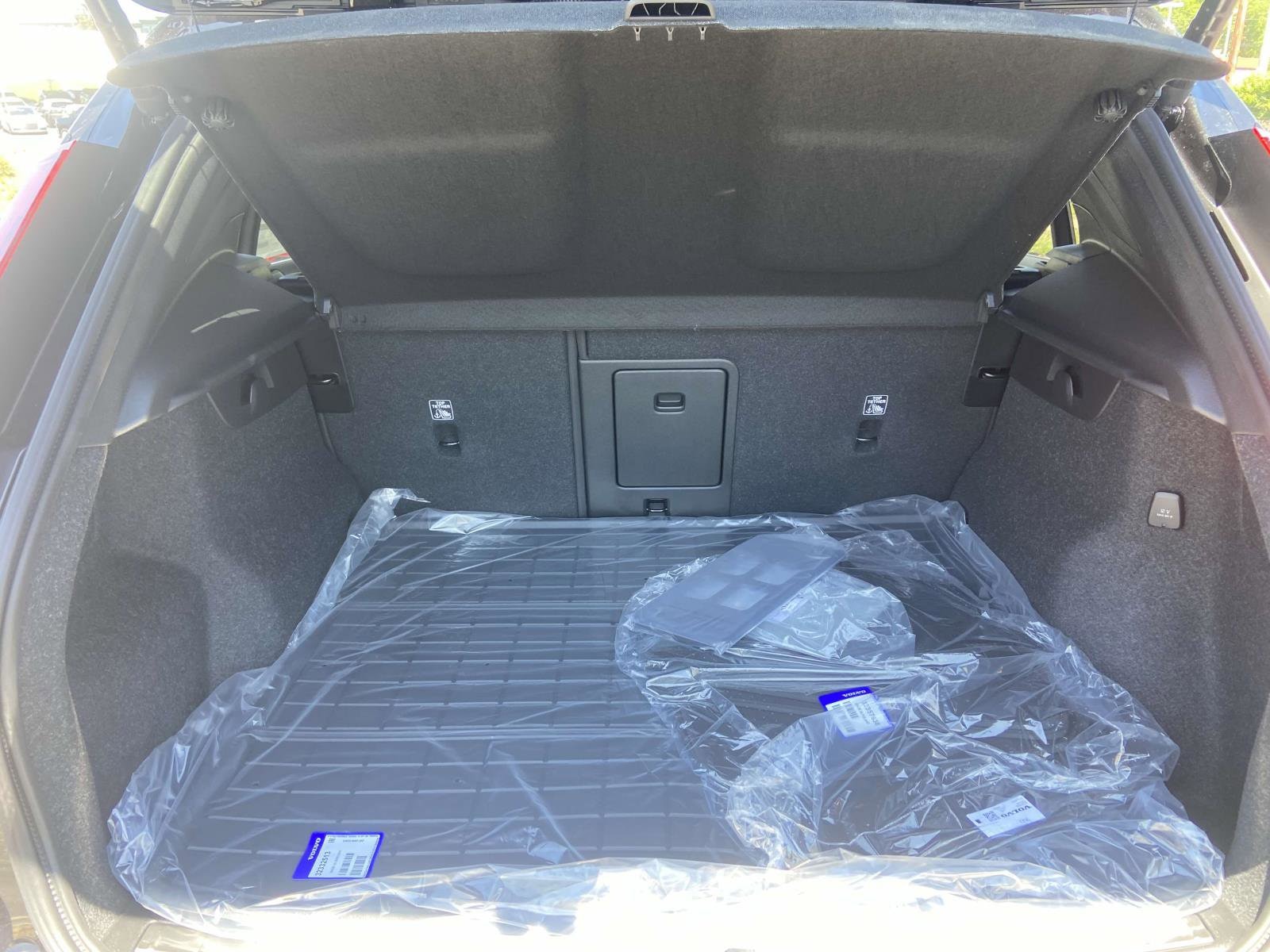 2025 Volvo XC40 Ultra - Photo 12