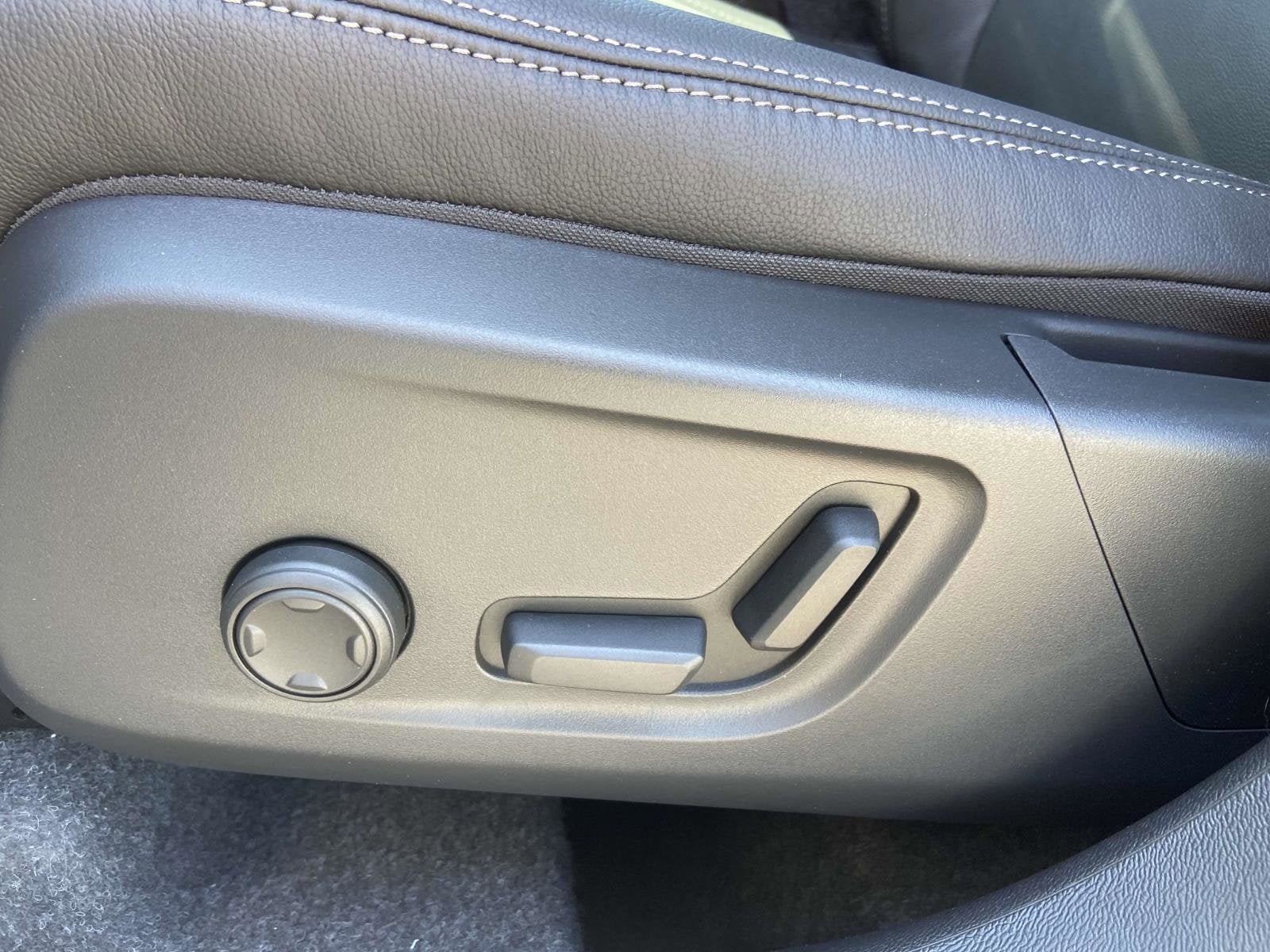 2025 Volvo XC40 Ultra - Photo 17