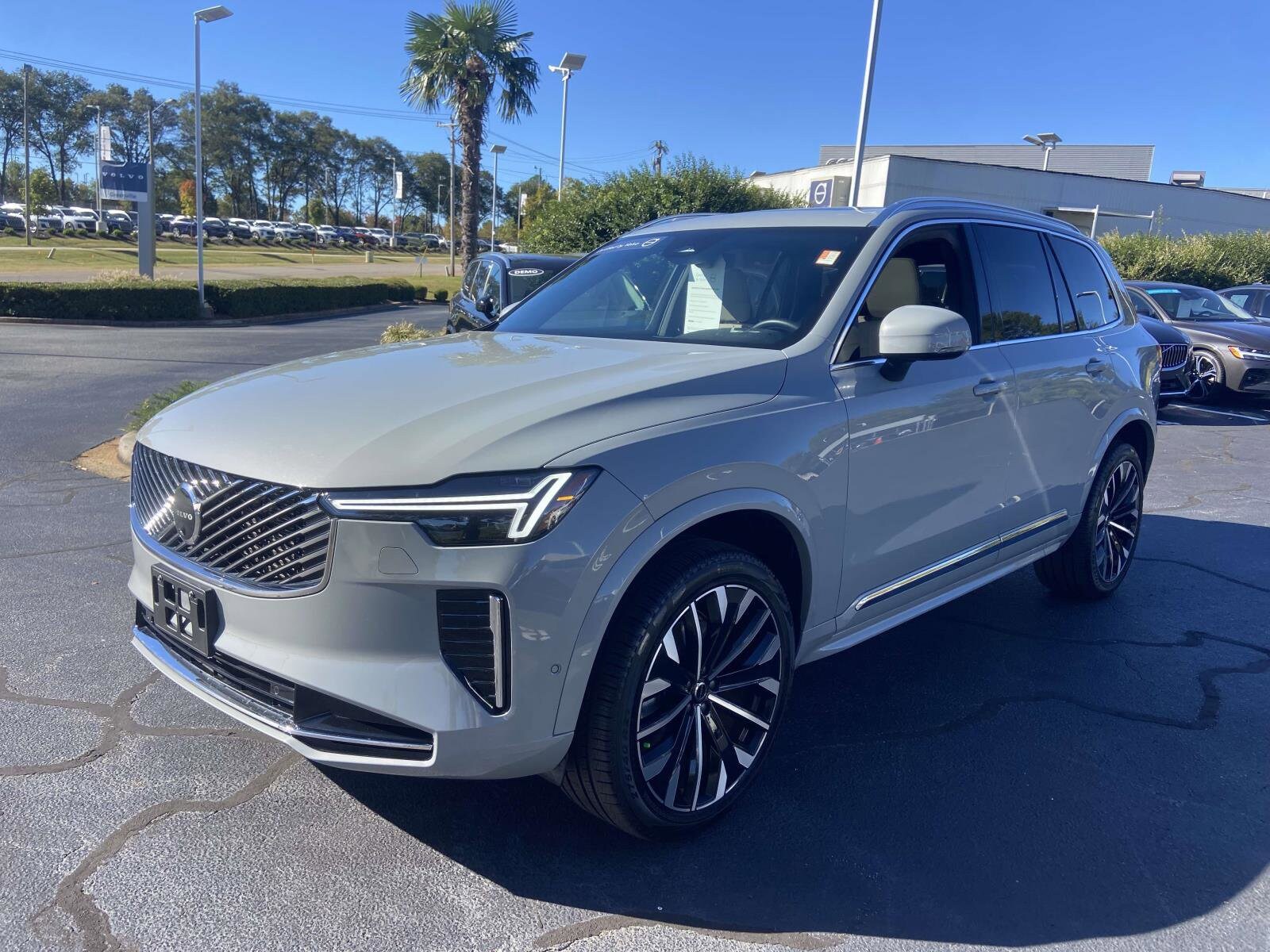 2025 Volvo XC90 AWD Plus photo 2