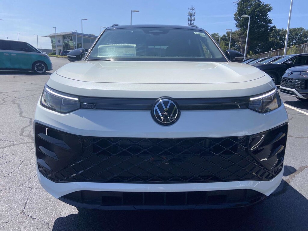 New 2025 Volkswagen Tiguan SE R-Line Black 2.0T SE R-Line Black 4MOTION