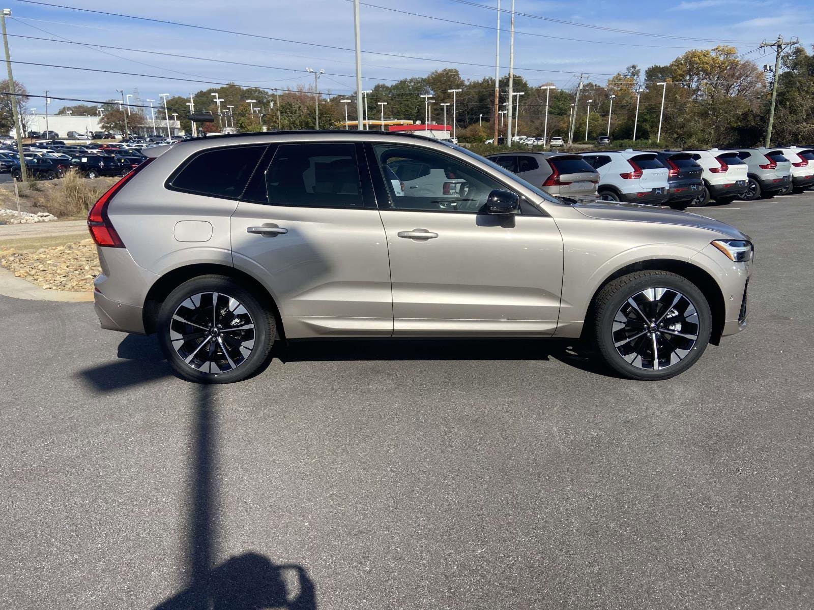 2026 Volvo XC60 Plus - Photo 10