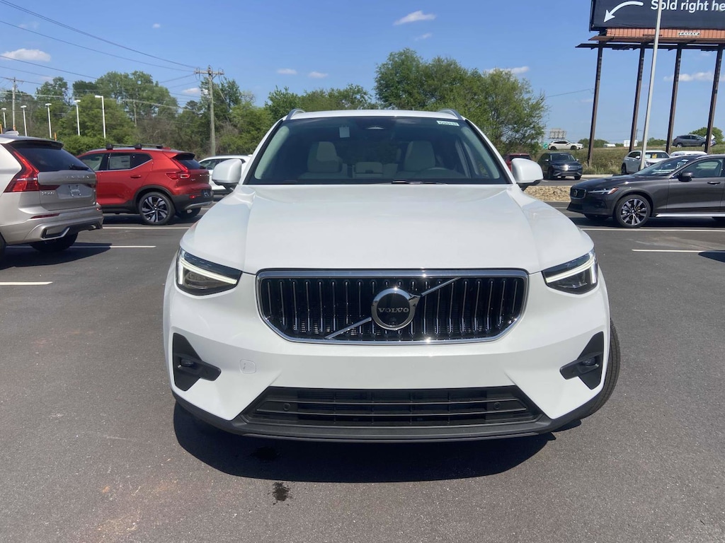 New 2025 Volvo XC40 B5 Ultra Bright Theme SUV