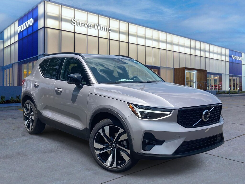 New 2026 Volvo XC40 B5 Ultra SUV