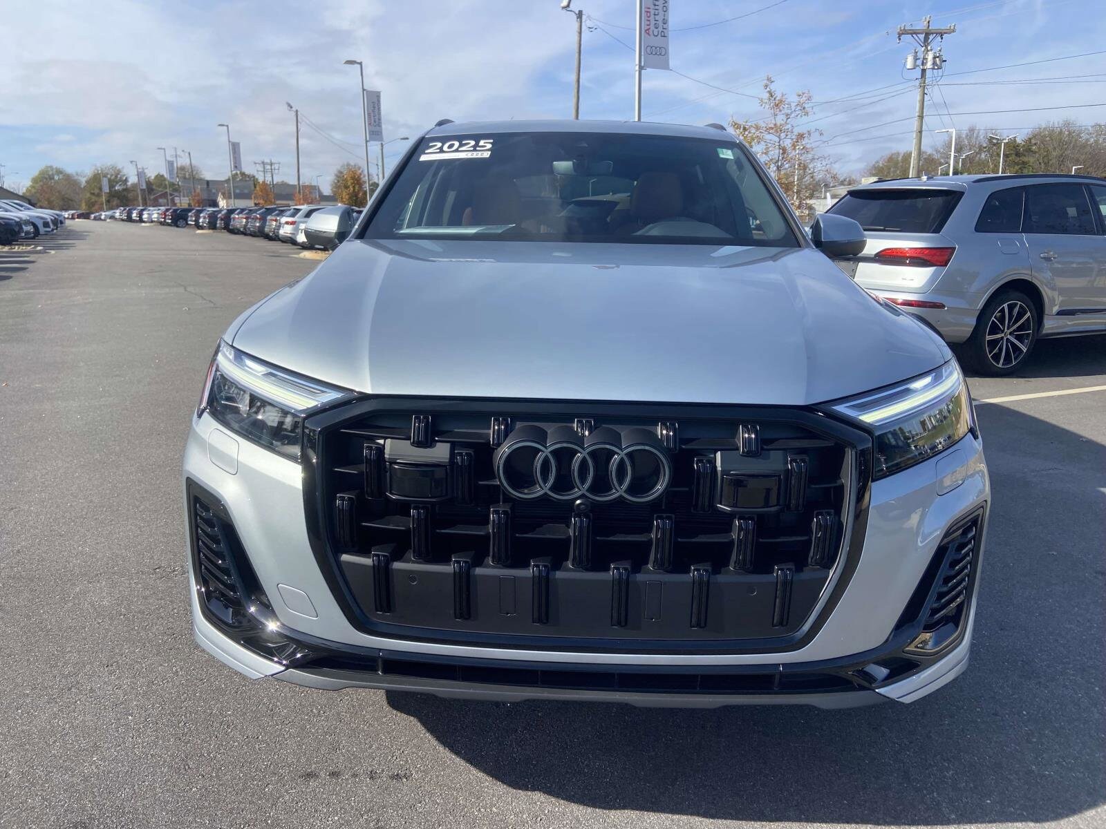 2025 Audi Q7 45 Premium Plus photo 2