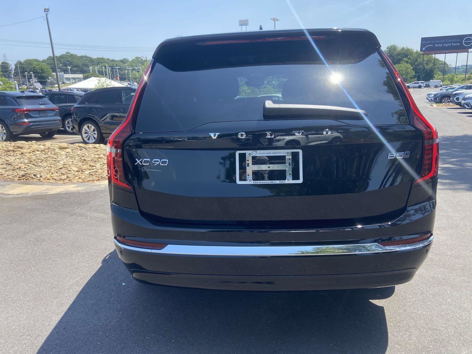 2026 Volvo XC90 Plus - Photo 8