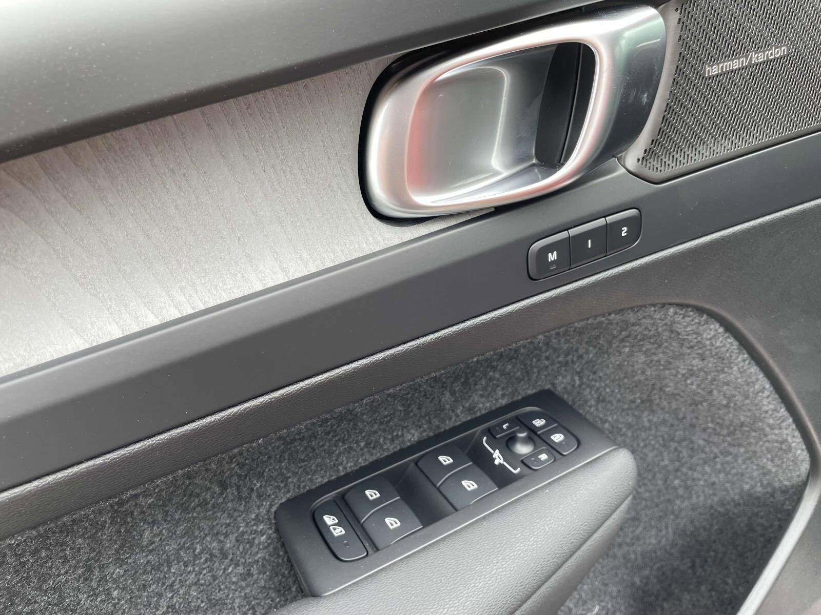 2025 Volvo XC40 Ultra - Photo 17