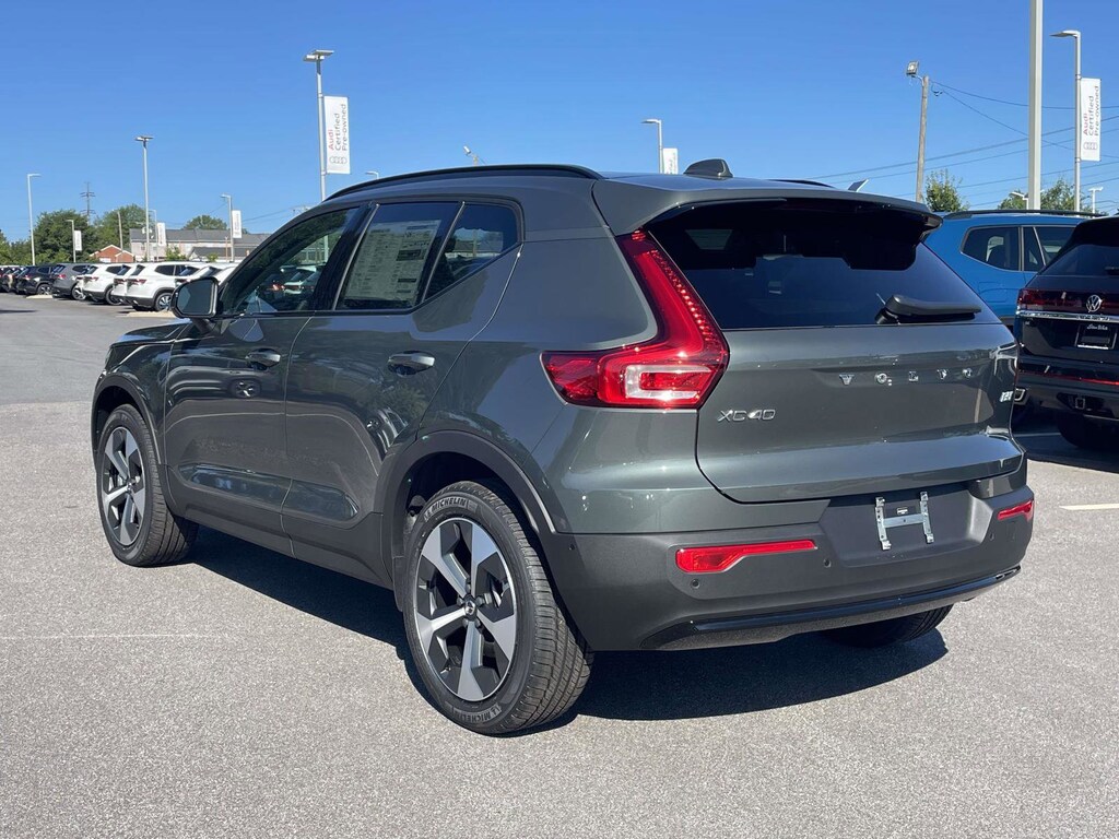 New 2026 Volvo XC40 B5 Plus SUV