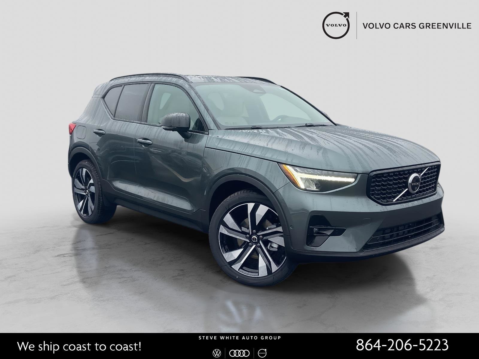 2026 Volvo XC40 B4 Plus Dark FWD's photo