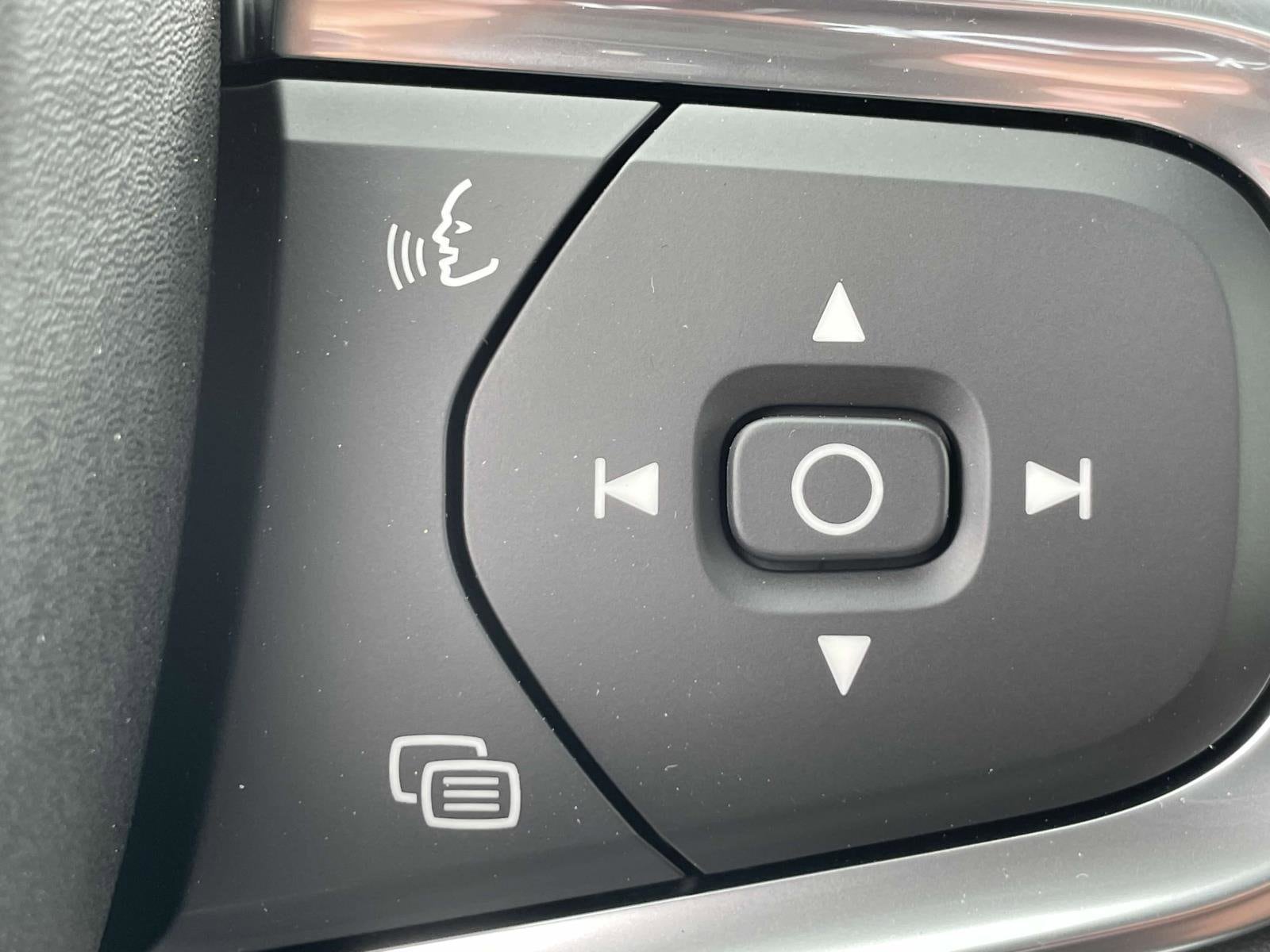 2025 Volvo XC40 Ultra - Photo 28