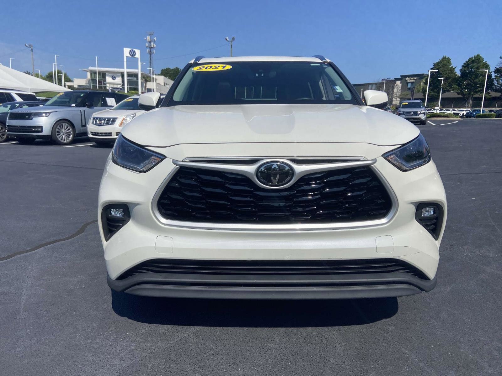 Used 2021 Toyota Highlander XLE with VIN 5TDGZRBH8MS060445 for sale in Greenville, SC