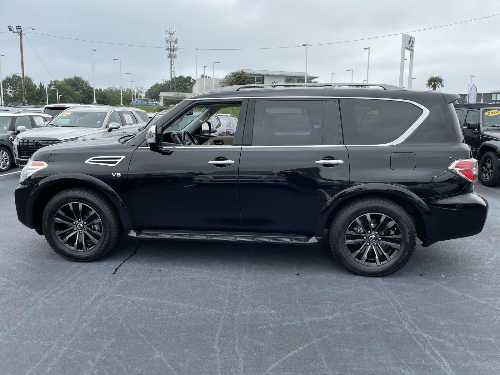 2018 Nissan Armada Platinum photo 2
