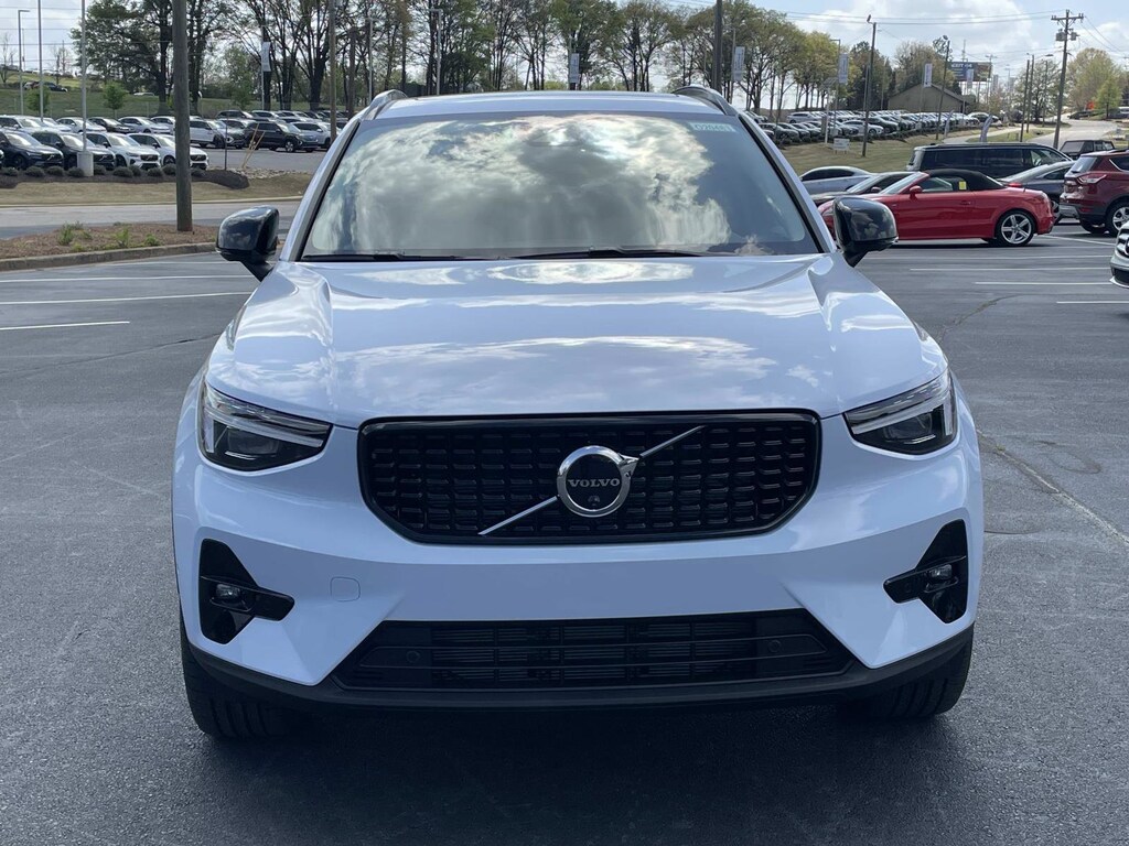 New 2026 Volvo XC40 B5 Plus SUV