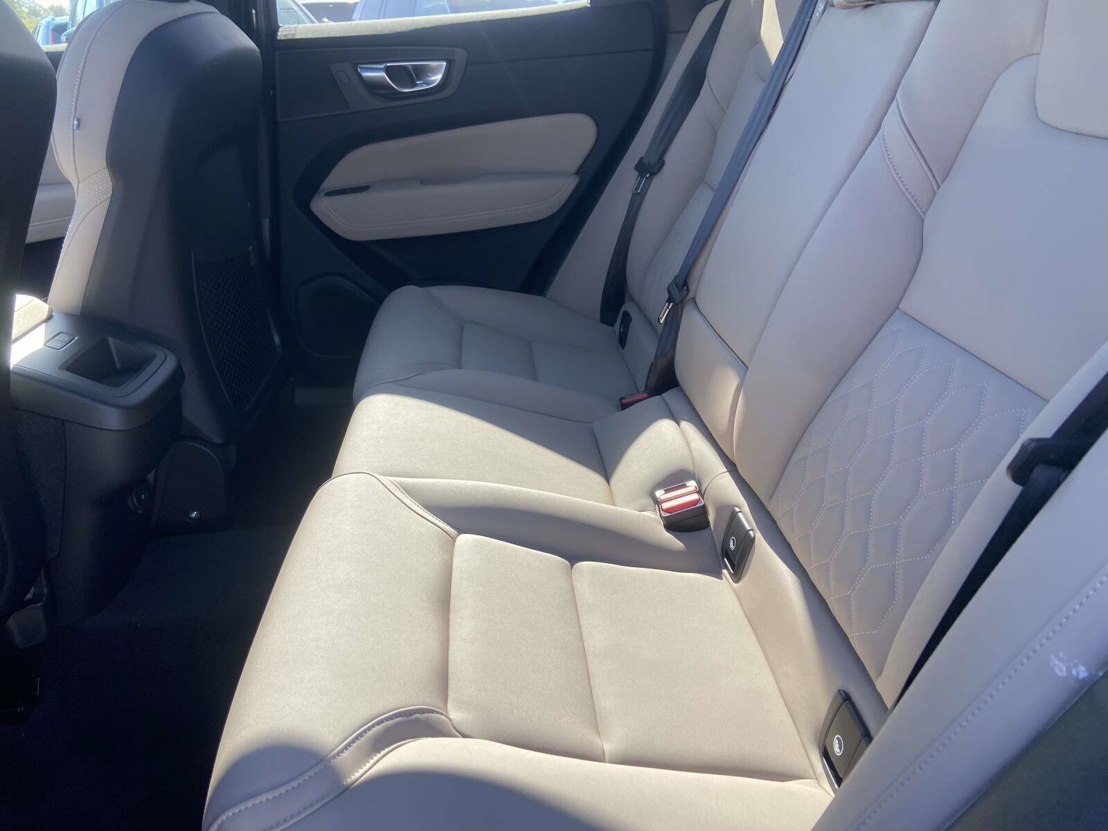 2026 Volvo XC60 Plus - Photo 13