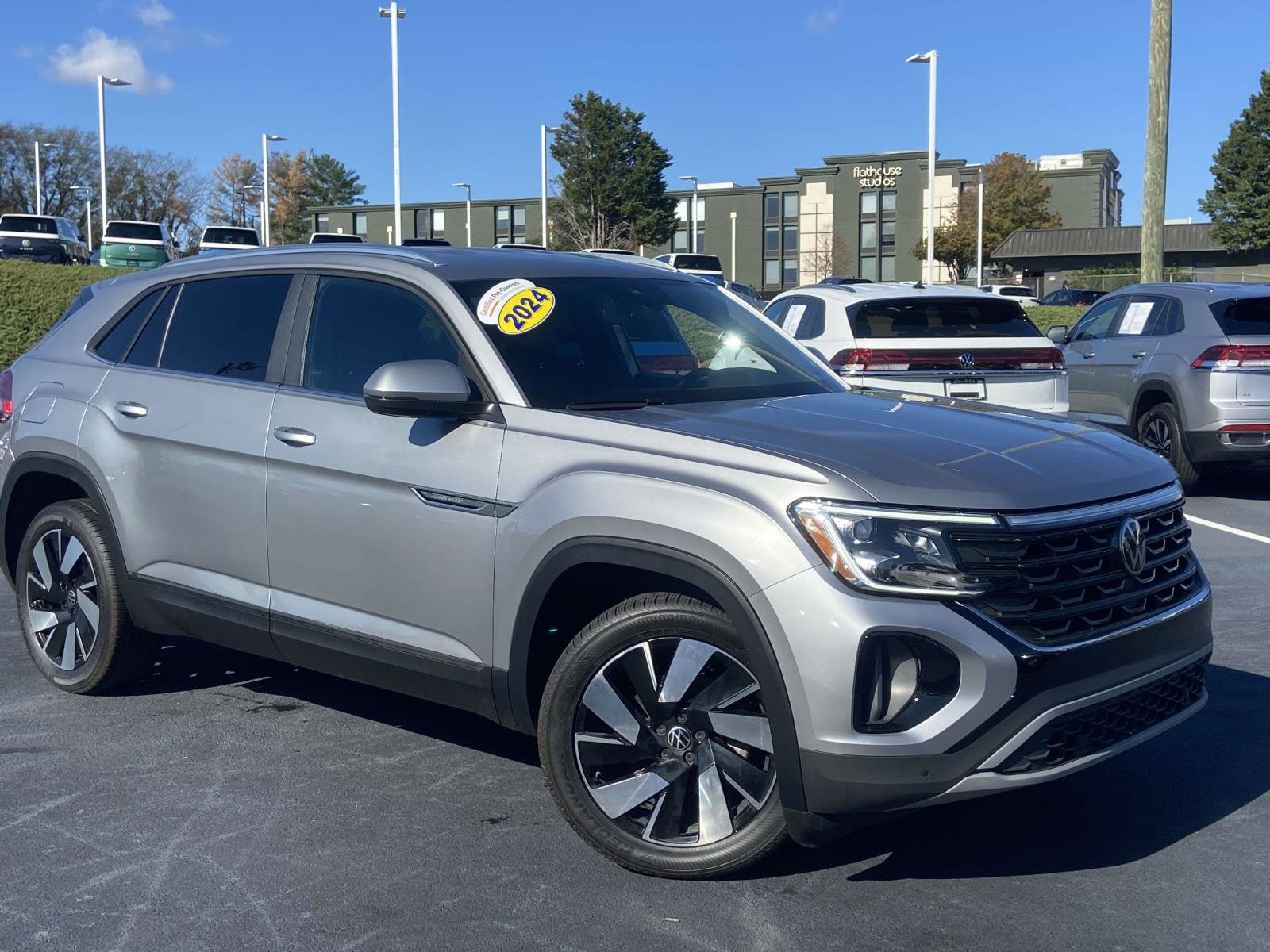 2024 Volkswagen Atlas Cross Sport SE w/Tech