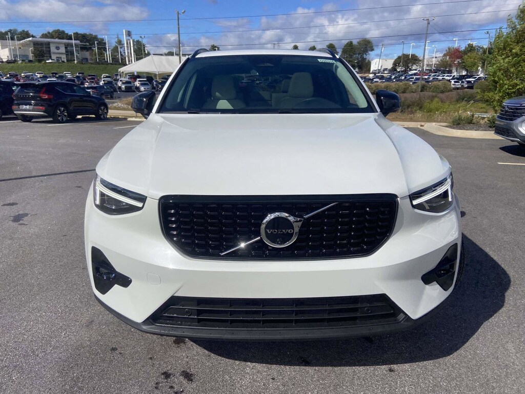 New 2026 Volvo XC40 B5 Plus SUV