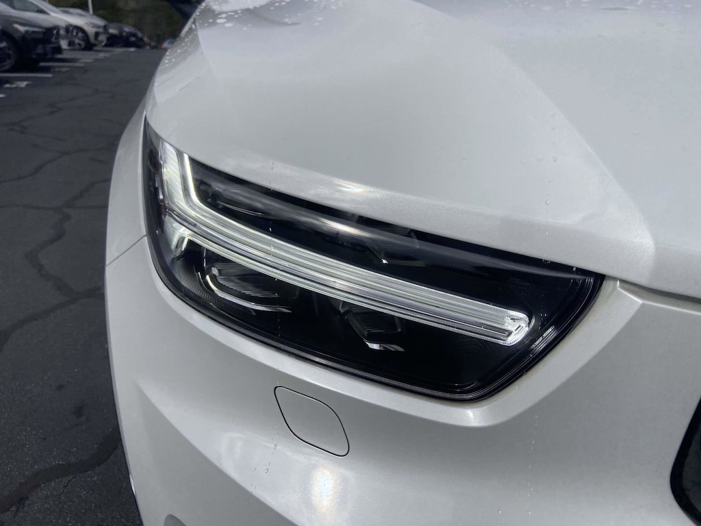 Certified 2022 Volvo XC40 T5 AWD R-Design SUV