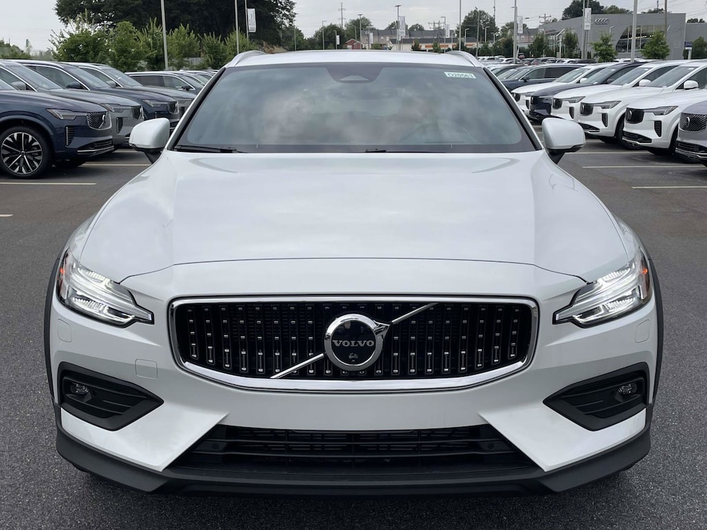 New 2026 Volvo V60 Cross Country B5 Ultra Wagon