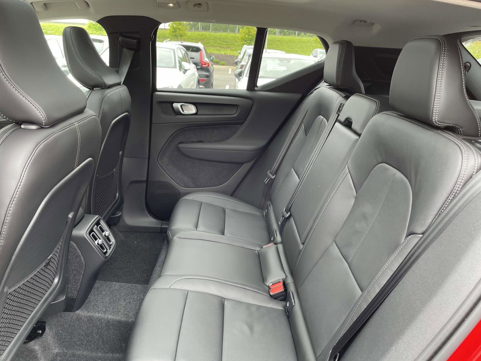 2025 Volvo XC40 Ultra - Photo 14