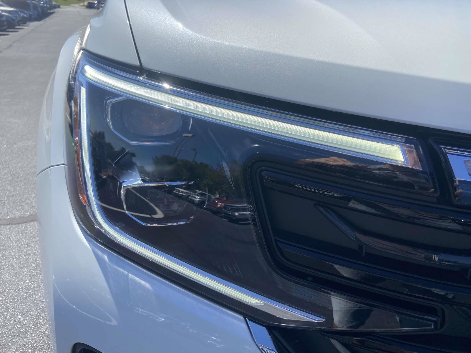 2025 Volkswagen Atlas Cross Sport SEL Premium R-Line photo 4