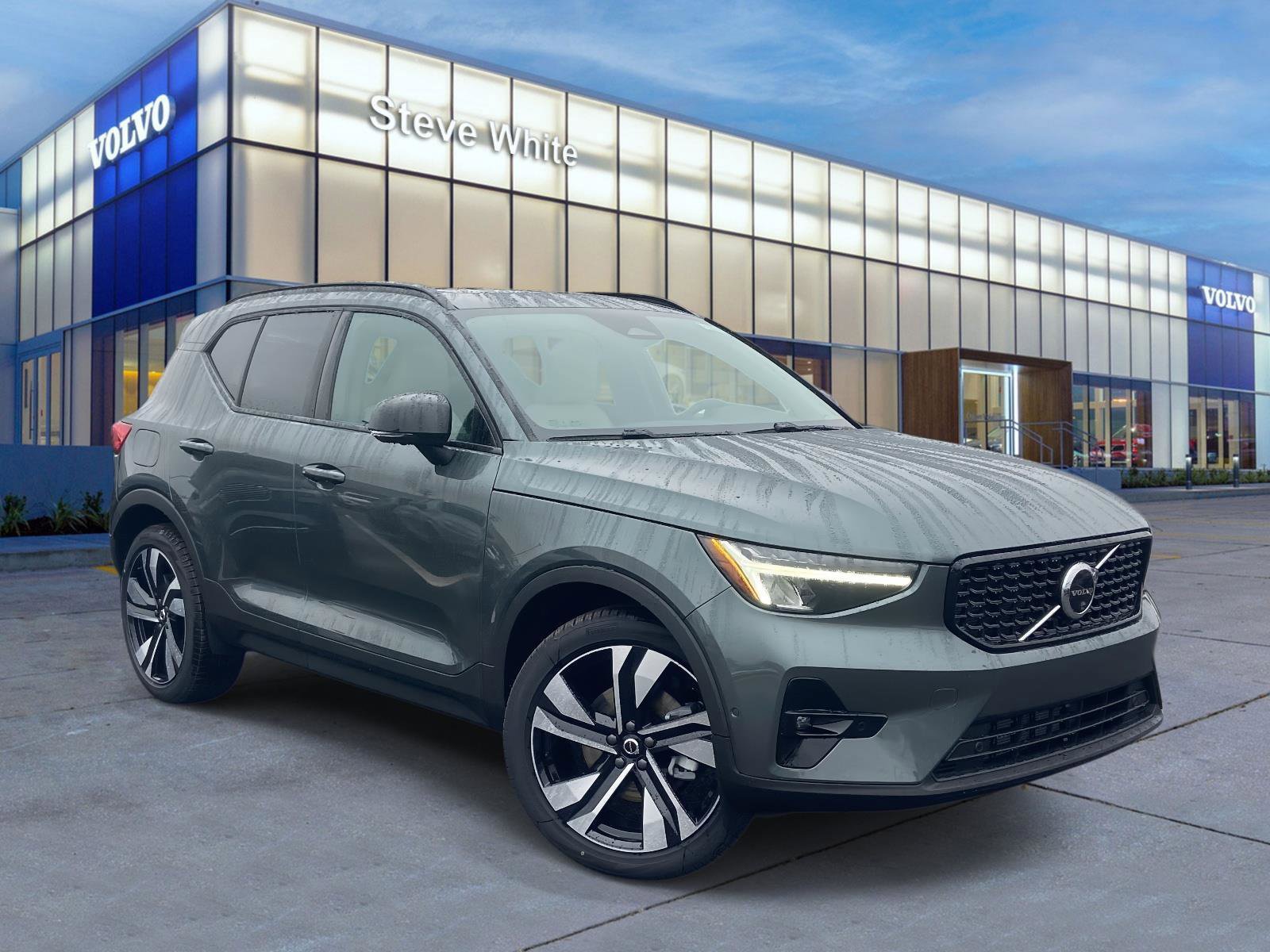 2026 Volvo XC40 Plus's photo