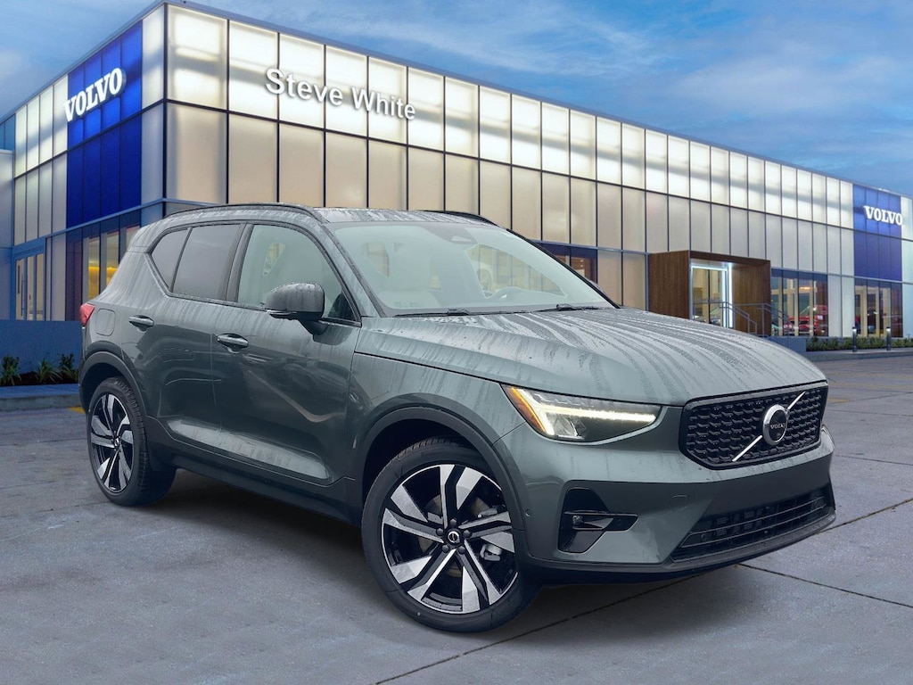 New 2026 Volvo XC40 B4 Plus SUV