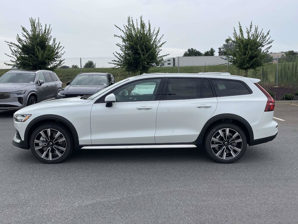 New 2026 Volvo V60 Cross Country B5 Ultra Wagon