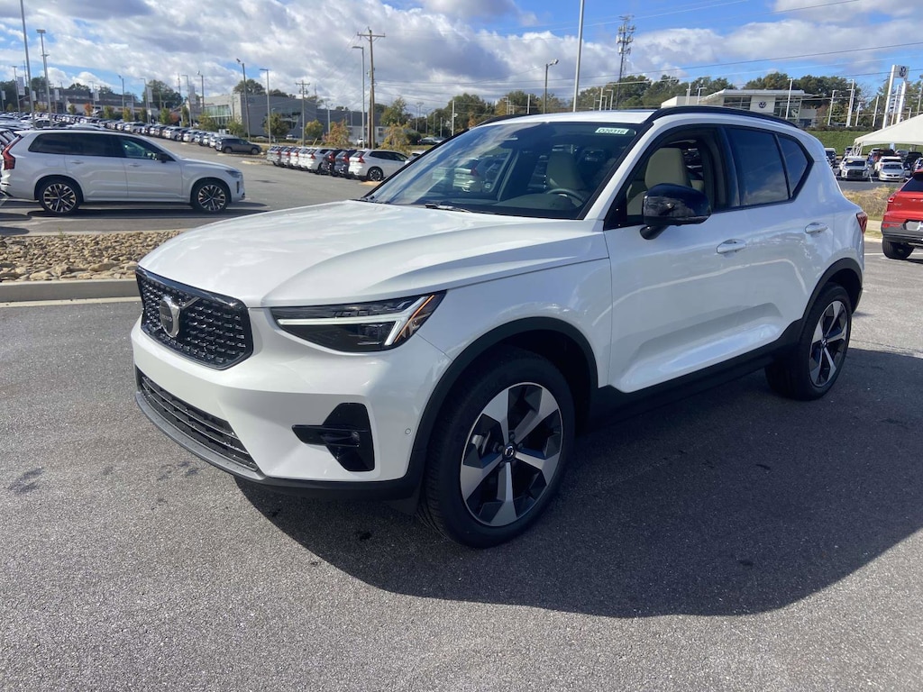 New 2026 Volvo XC40 B5 Plus SUV