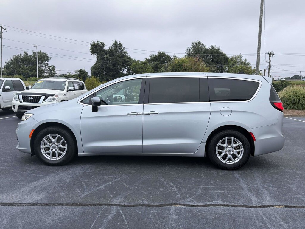 Used 2023 Chrysler Pacifica Touring L Van Passenger Van